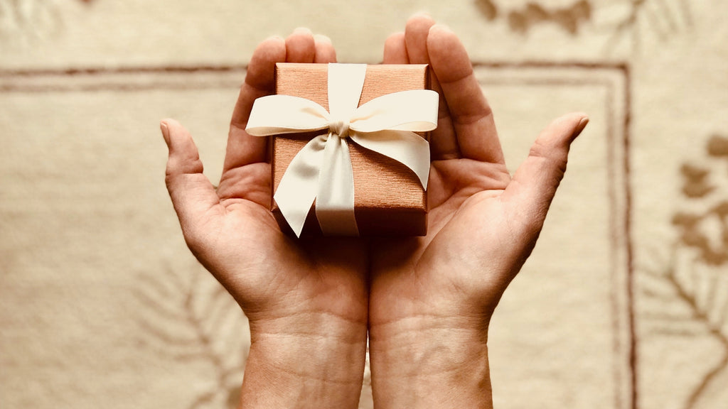 Des Idées Cadeaux Élégantes à Moins de 50 Euros : Un Voyage Sensoriel avec ORAR, Spécialiste de la Cosmétique Marocaine